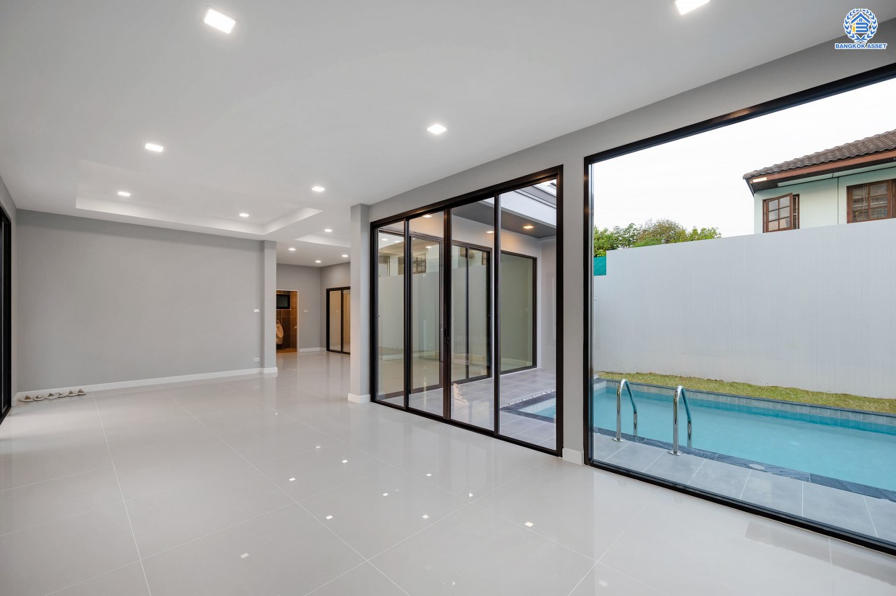 บ้านมือสองตกแต่งใหม่ หลังใหญ่พิเศษ โครงการ ชวนชื่นกรีนวิลล์ พุทธมณฑลสาย2 เนื้อที่ 108 ตร.ว. พื้นที่ใช้สอย 250 ตร.ม. ภายในตกแต่งหรูหรา บรรยากาศเป็นส่วนตัว พร้อมมีสระว่ายน้ำในตัว มาพร้อมฟังก์ชันจัดเต็ม 4 ห้องนอน 4 ห้องน้ำ 1 ห้องแม่บ้าน จอดรถได้ 2 คัน บนทำเลศักยภาพ เข้า-ออกได้ทั้ง ถ.พุทธมณฑลสาย2 และ ถ.กาญจนาภิเษก ใกล้ทางคู่ขนานลอยฟ้าบรมราชชนนี, เซ็นทรัลปิ่นเกล้า และม.มหิดล